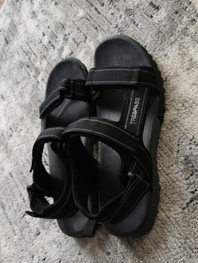 Trespass Black Adjustable Strap Outdoor Sandals
